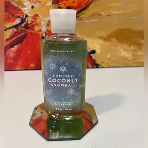 Bath & Body Works Frosted Coconut Snowball Shower Gel